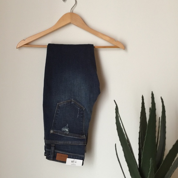 Judy Blue Jeans - Picture 2 of 3